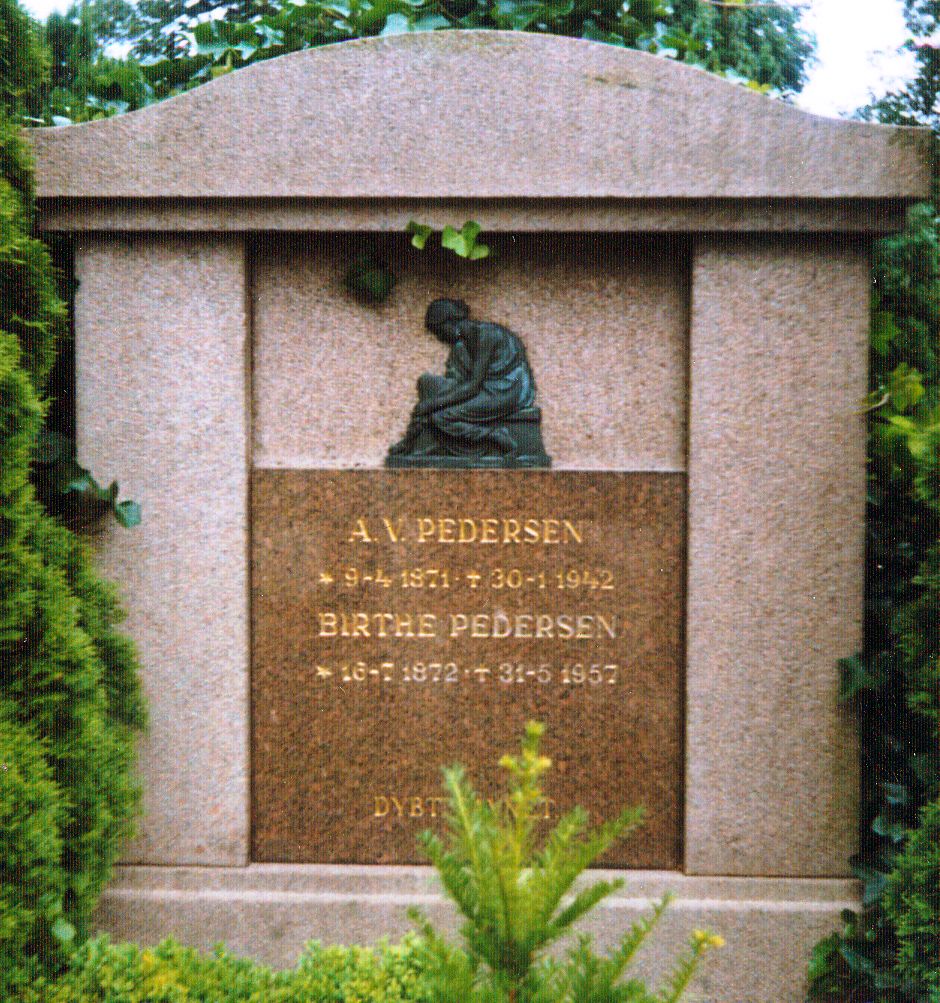 Birthe og A.V. Pedersens gravsten Skvinge Kirkegrd