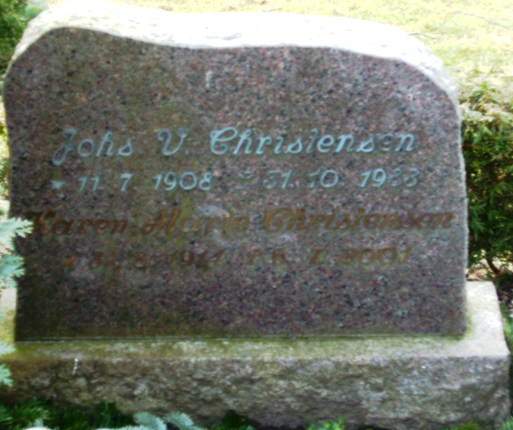 Marie og Johannes Kristensens gravsten Ll. Lyngby kirkegrd