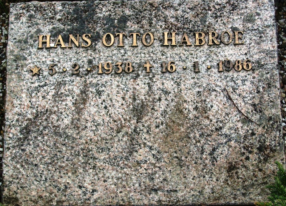 Hans Otto Habroes gravsten Ll. Lyngby Kirkegrd