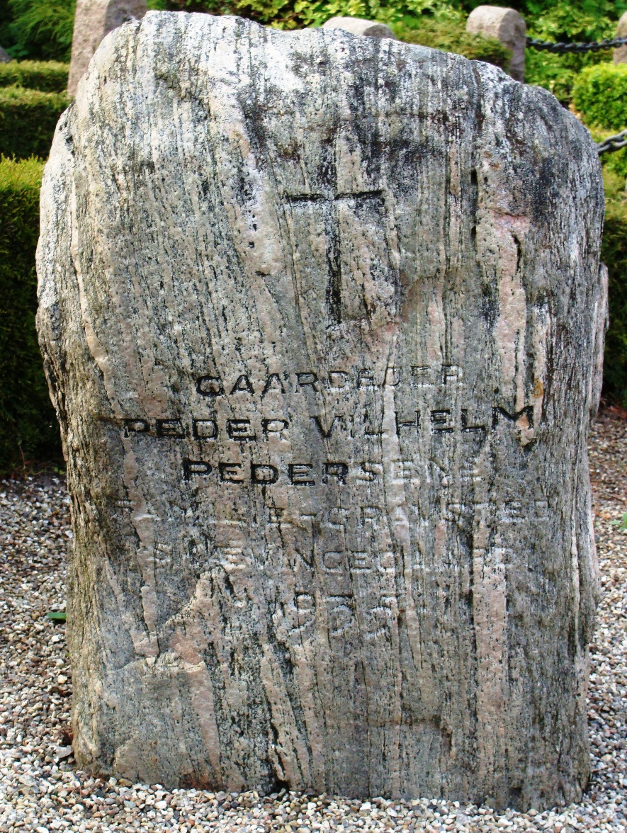 Peder Vilhelm Pedersens familiegravsten p Skvinge kirkegrd