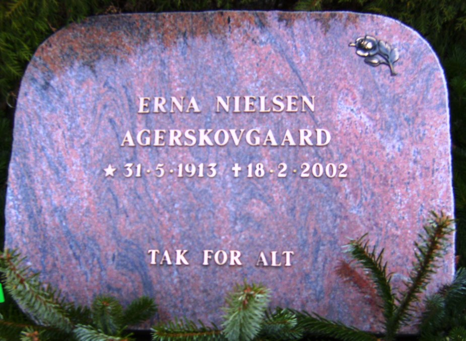 Erna Nielsens gravsten Ll. Lyngby kirkegrd